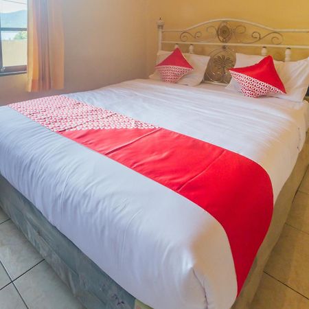 Oyo 2269 Hotel Astika Амбон Екстериор снимка