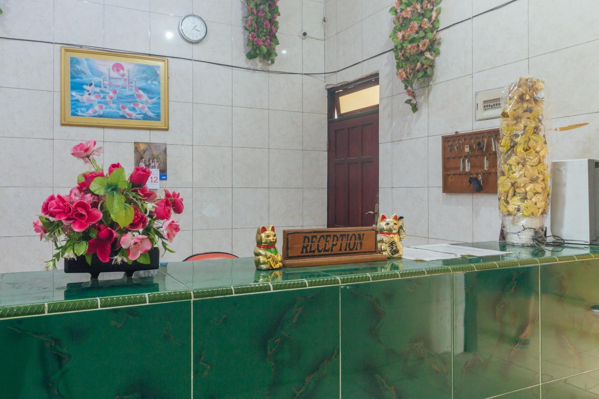 Oyo 2269 Hotel Astika Амбон Екстериор снимка