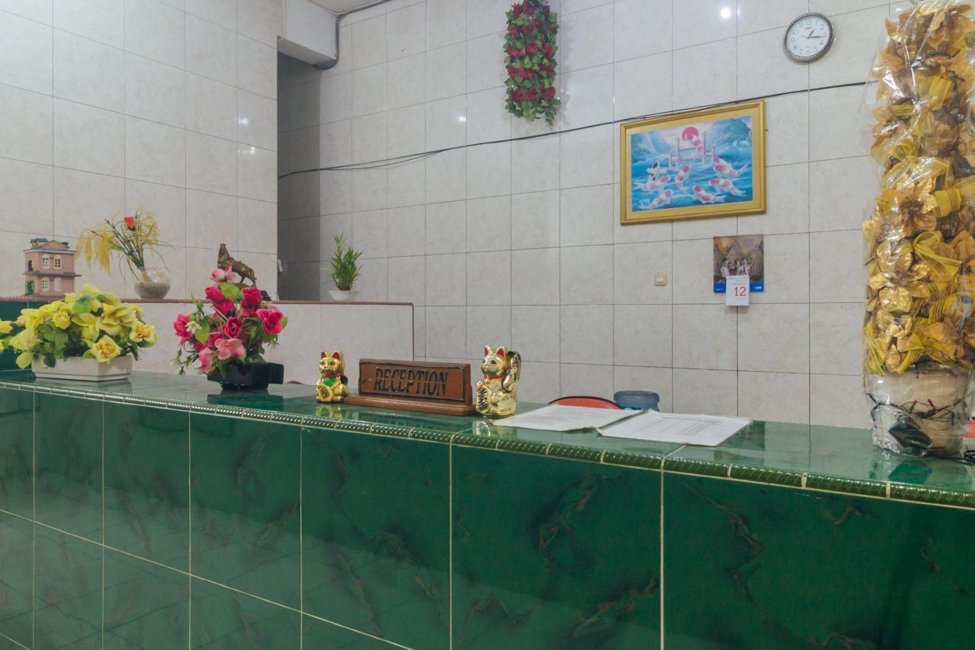 Oyo 2269 Hotel Astika Амбон Екстериор снимка