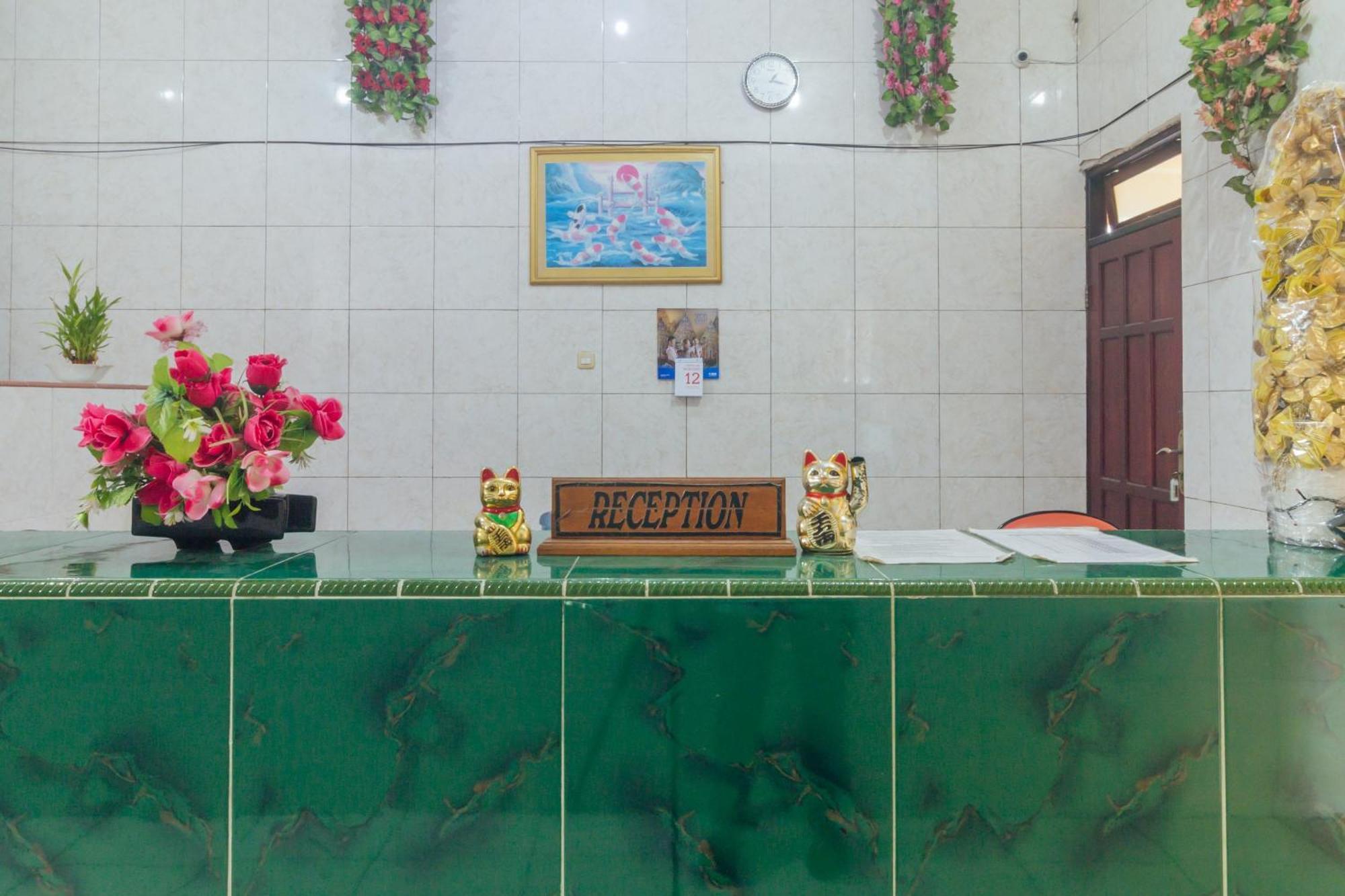 Oyo 2269 Hotel Astika Амбон Екстериор снимка