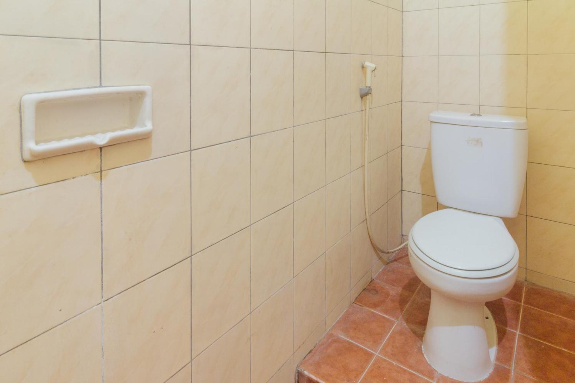 Oyo 2269 Hotel Astika Амбон Екстериор снимка