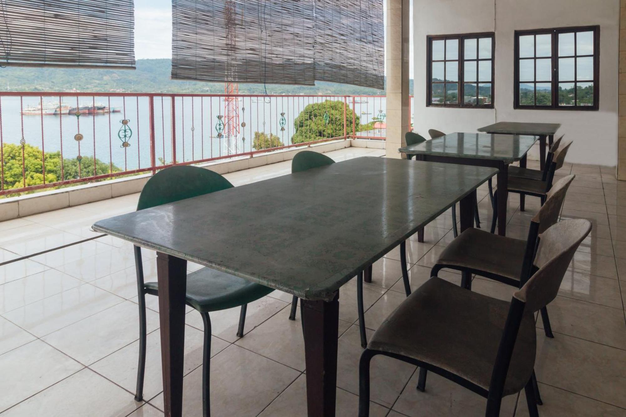 Oyo 2269 Hotel Astika Амбон Екстериор снимка